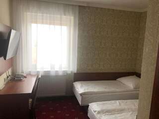 Отель Hotel Arkadia Końskie Двухместный номер с 1 кроватью и собственной ванной комнатой-4